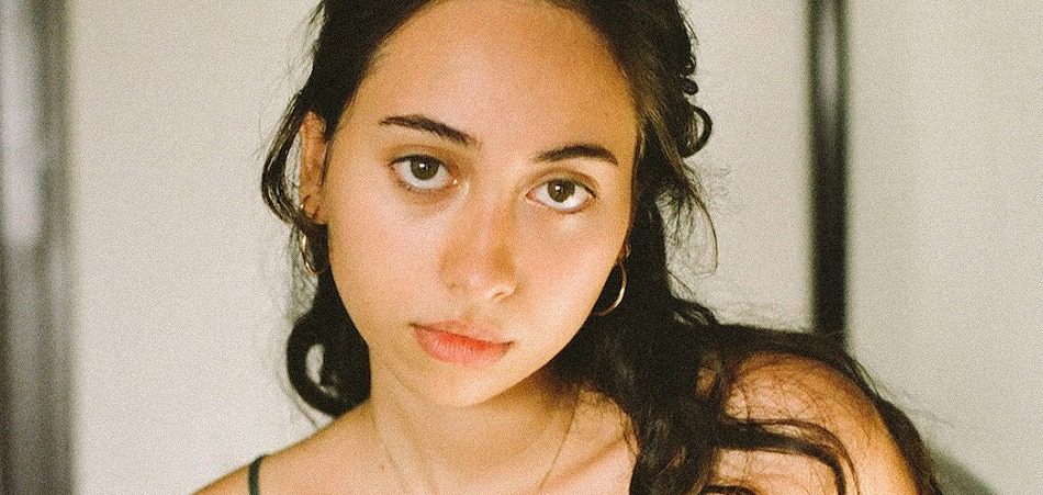 Sofía Valdés gets beautifully honest in new pop release “Lonely”