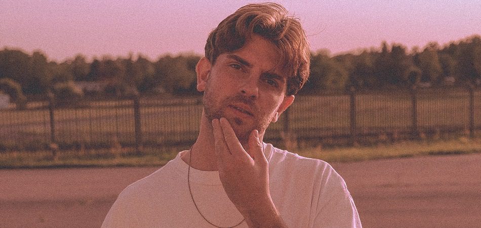 Liam Mour thrusts us through eternity on “When I Look Into Your Eyes”