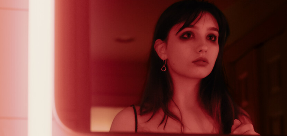 ellakate’s haunting alt-pop single ‘I’m Yours’ delves into toxic love and obsession